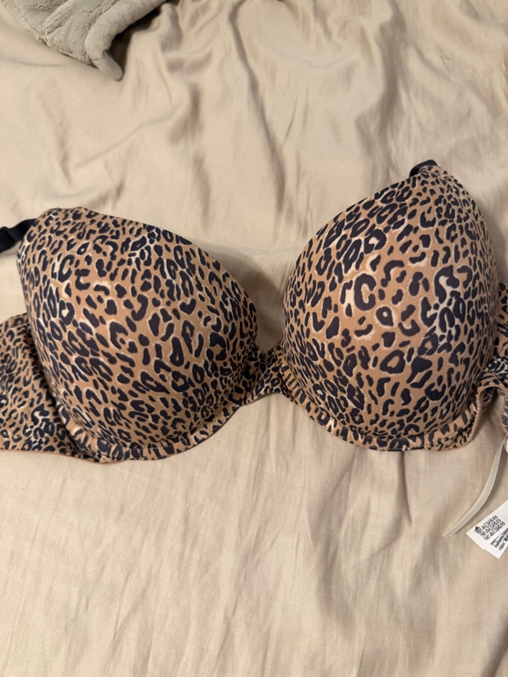 34DDD Victoria’s Secret leopard push up bra